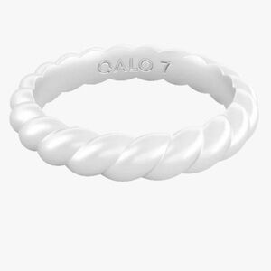5/$25 Qalo White Twisted Ring NWT